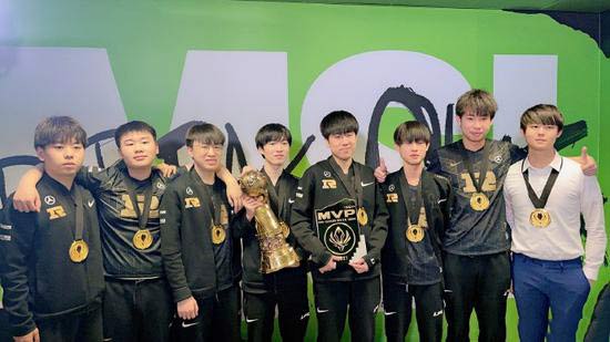 DOTA2设计师揭示天梯高手身份达到12000分