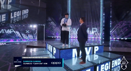 技嘉M27UP ICE显示器引领纯白颜值与双模切换新潮流